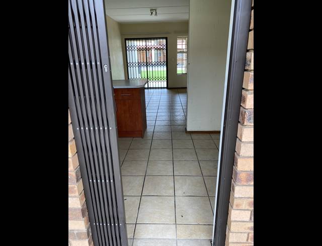 2 BEDROOM APARTMENT FOR SALE IN COMET